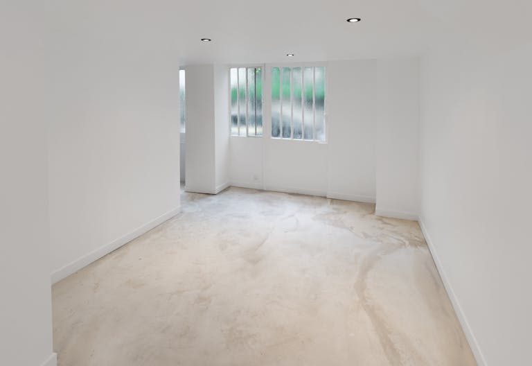 Tasteful Boutique in Le Marais - Image 3