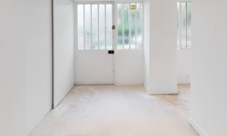 Tasteful Boutique in Le Marais - Image 4