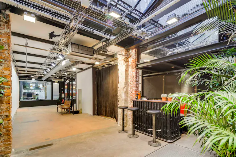 Industrial Space in Luxury l'Opéra - Image 0