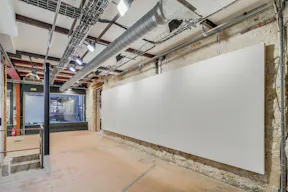 Industrial Space in Luxury l'Opéra - Image 1