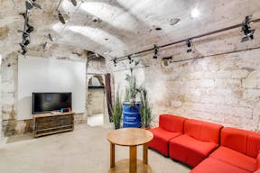 Industrial Space in Luxury l'Opéra - Image 2