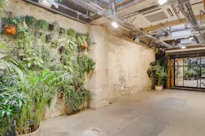 Industrial Space in Luxury l'Opéra - Image 4