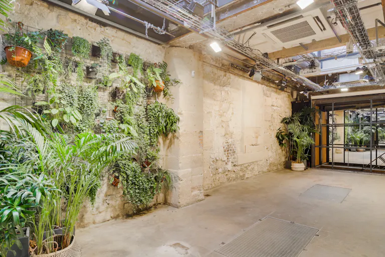 Industrial Space in Luxury l'Opéra - Image 4