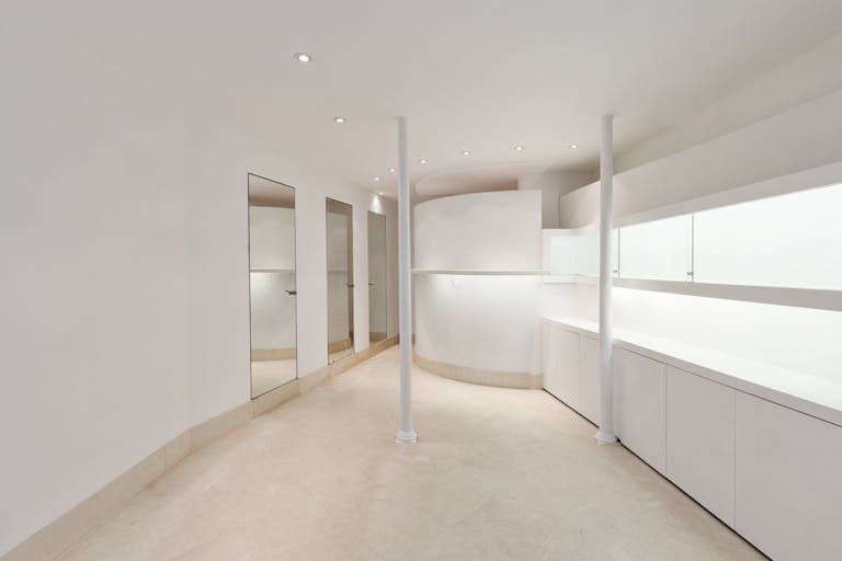 Bright Le Marais Space - Image 1