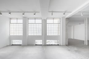 Large Showroom Rue Froissart - Image 8