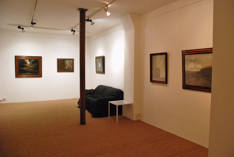 Gallery Space in Beaubourg - Image 3