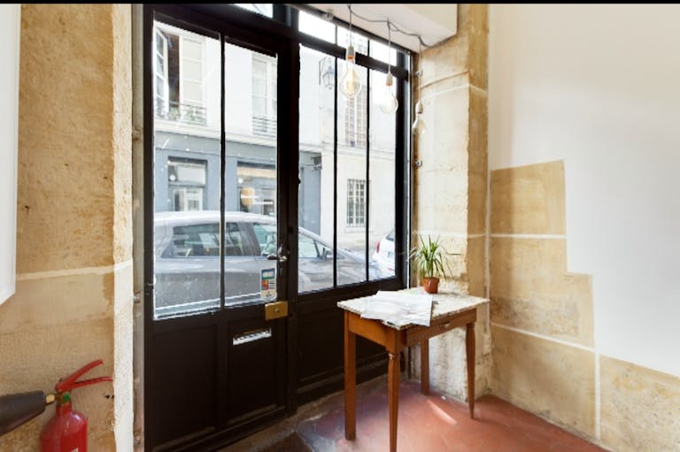 Place Sainte-Catherine Charming Gallery - Image 2