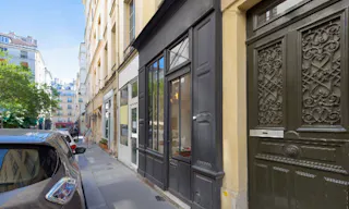 Place Sainte-Catherine Charming Gallery - Image 4