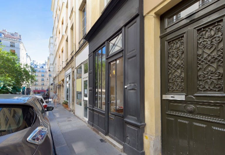 Place Sainte-Catherine Charming Gallery - Image 4