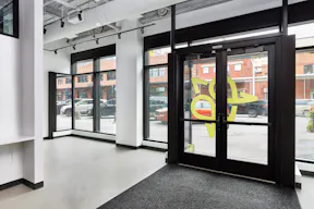 Elegant Storefront in Fulton Market - Image 5