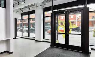 Elegant Storefront in Fulton Market - Image 5