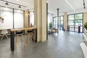 Retail Space in Le Marais - Image 0