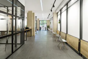 Retail Space in Le Marais - Image 3