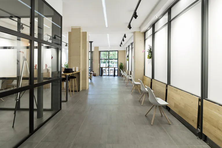 Retail Space in Le Marais - Image 3