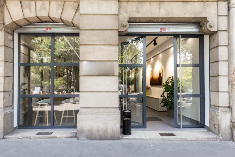 Retail Space in Le Marais - Image 4