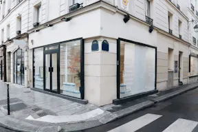 Corner Retail Space in Le Marais - Image 0