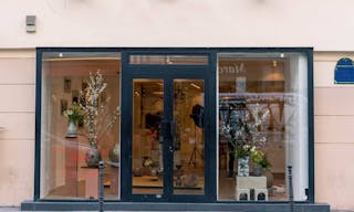 Corner Retail Space in Le Marais - Image 4