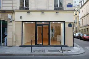 Corner Retail Space in Le Marais - Image 6