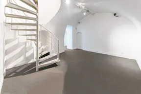 Corner Retail Space in Le Marais - Image 8