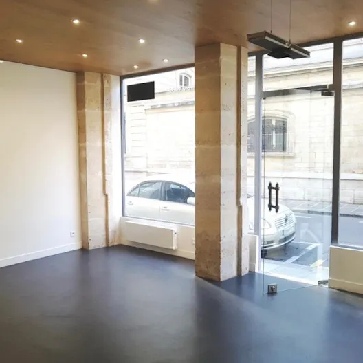 Bright Boutique in Le Marais - Image 1