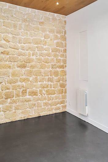 Bright Boutique in Le Marais - Image 2