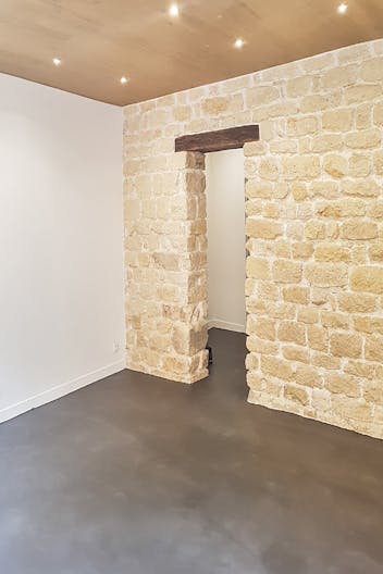 Bright Boutique in Le Marais - Image 3