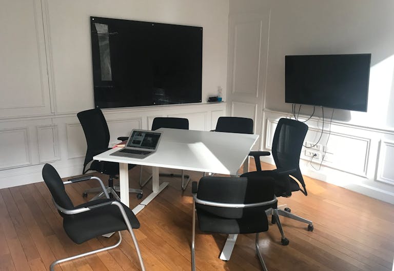 Private Mansion near Saint-Lazare - Image 4