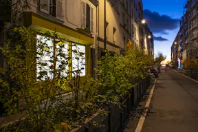 Pop-up gallery store in Paris, Belleville - Image 29