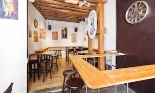 Bar Space in Paris 4th - Image 1