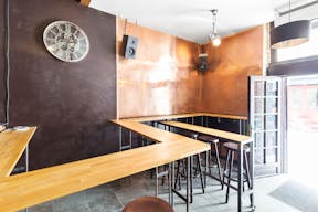 Bar Space in Paris 4th - Image 2