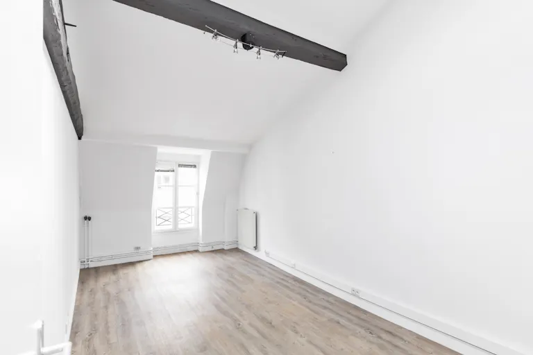Showroom Near Rue Saint-Honoré - Image 1