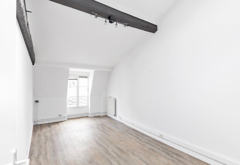 Showroom Near Rue Saint-Honoré - Image 1