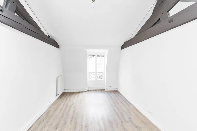 Showroom Near Rue Saint-Honoré - Image 2