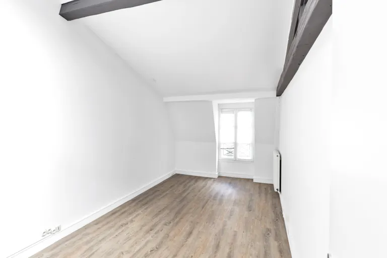 Showroom Near Rue Saint-Honoré - Image 4
