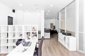 Welcoming Boutique in Paris 9th - Image 1