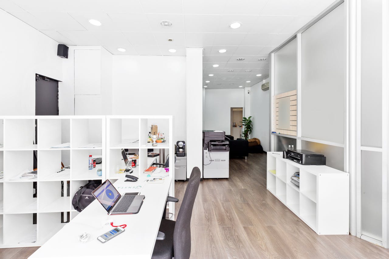 Welcoming Boutique in Paris 9th - Image 1