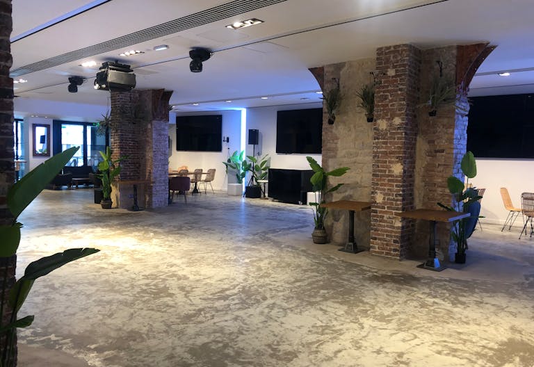 Unique Space in Grands Boulevards neighborhood - Image 0