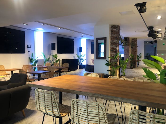 Unique Space in Grands Boulevards neighborhood - Image 1