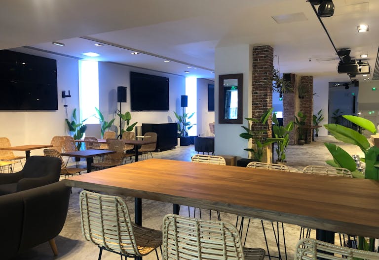 Unique Space in Grands Boulevards neighborhood - Image 1