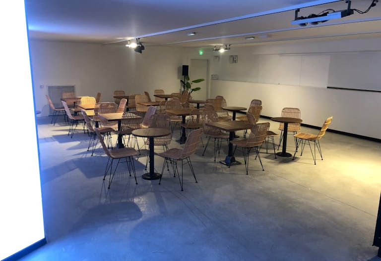 Unique Space in Grands Boulevards neighborhood - Image 4