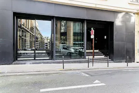 Unique Space in Grands Boulevards neighborhood - Image 10