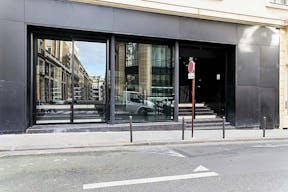 Unique Space in Grands Boulevards neighborhood - Image 10