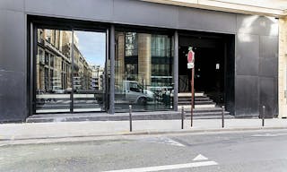 Unique Space in Grands Boulevards neighborhood - Image 10