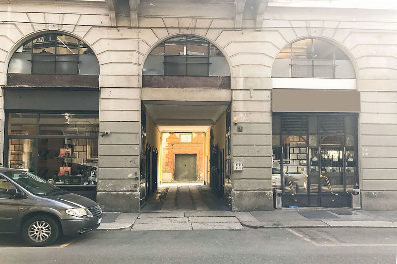 Amazing Showroom in Brera: - Image 2
