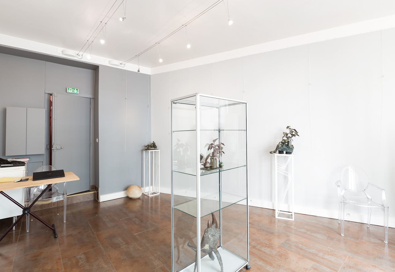 Luminous Boutique in Paris 5th - Image 1