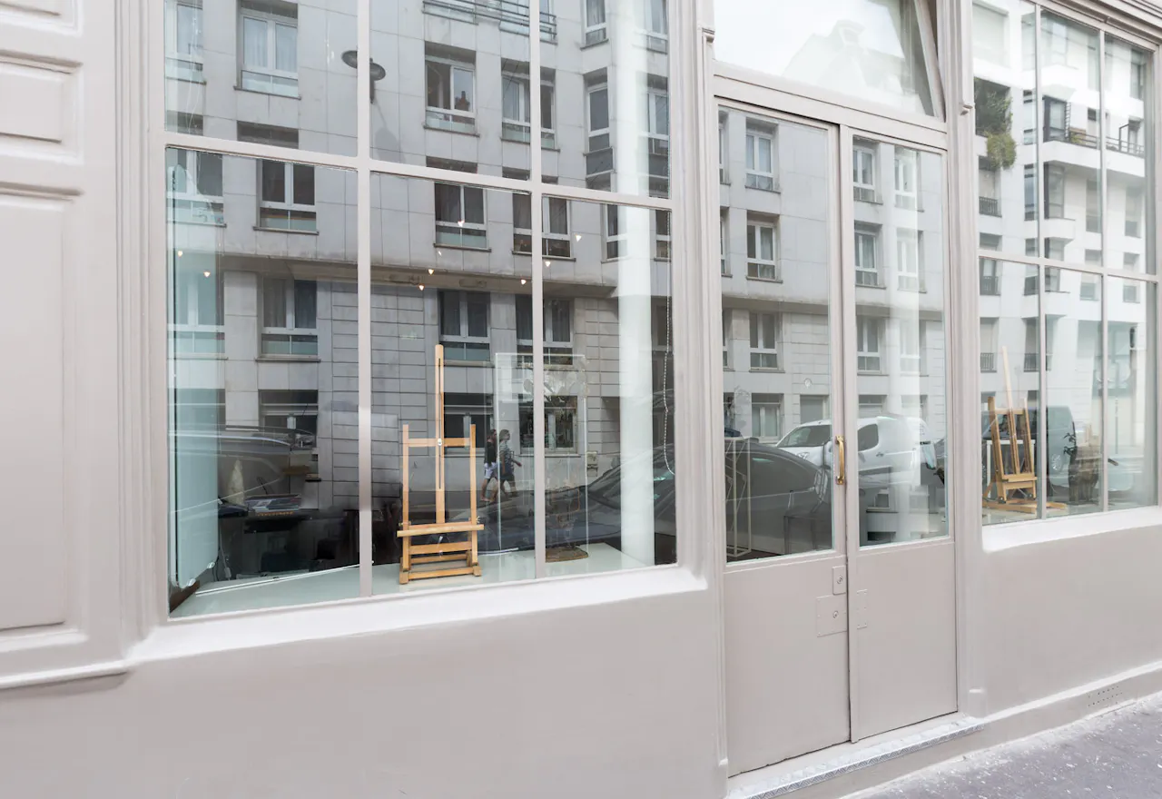 Luminous Boutique in Paris 5th - Image 2