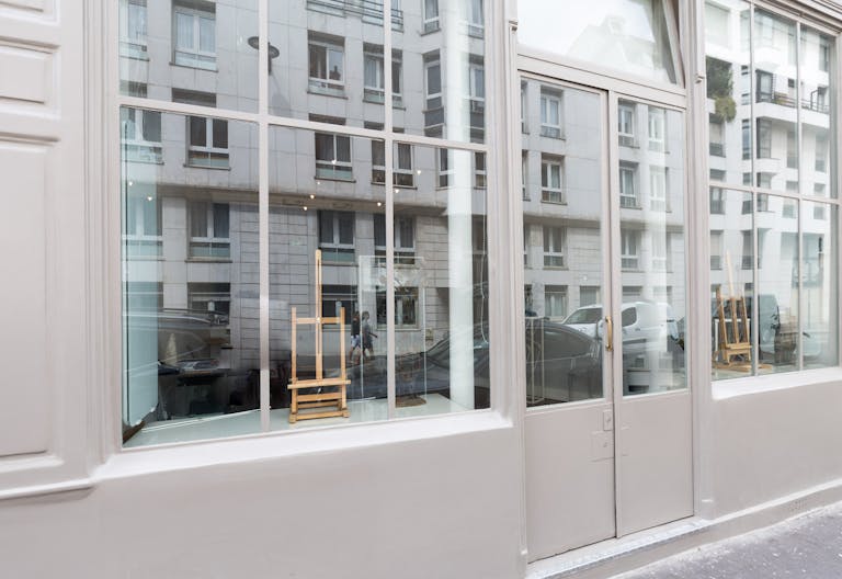 Luminous Boutique in Paris 5th - Image 2