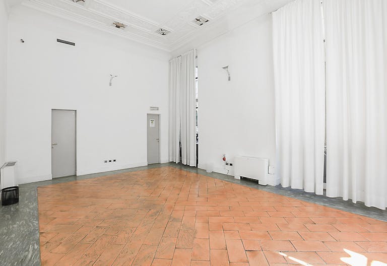 Beautiful Space in Duomo - Image 2