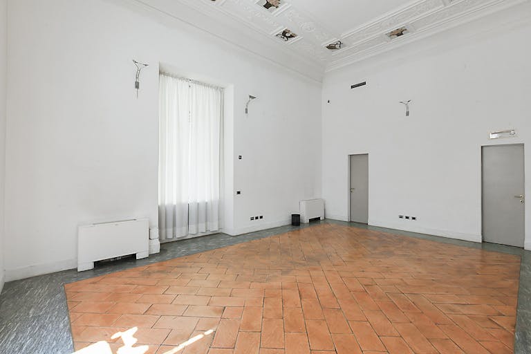 Beautiful Space in Duomo - Image 3