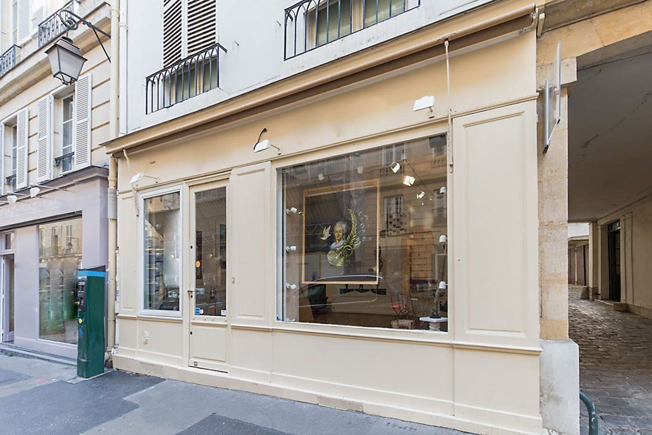 Gallery Space in Paris 6th - Image 2